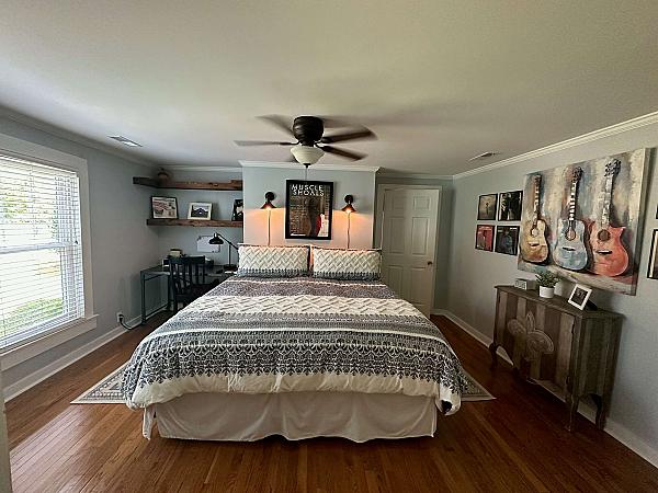 Bedroom with queen bed