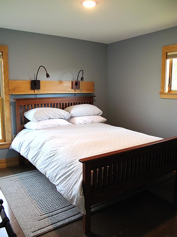 bedroom with queen bed and white coverlet
