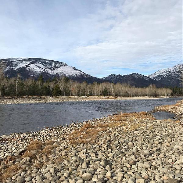 river with smooth rock shore