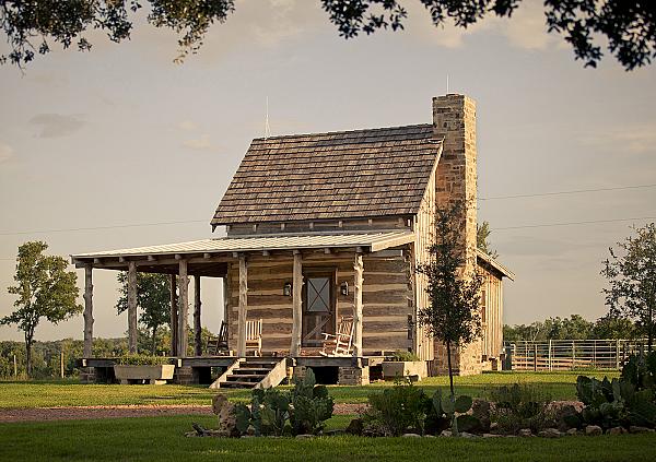 Starhill Farms TX | Farm Stay USA | Hinze Cabin