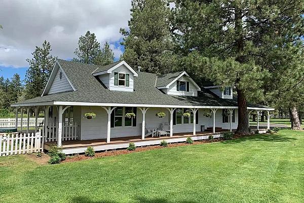 farm house with outside deck