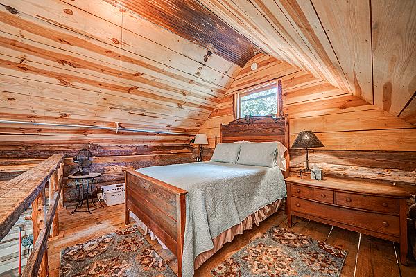 Log Cabin sleeping loft