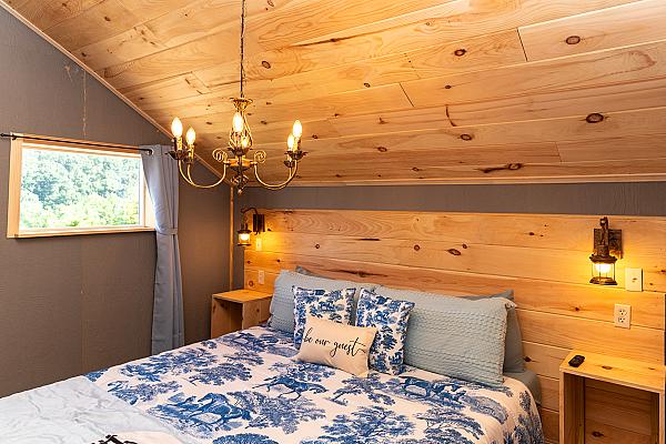 Palomino Suite overlooks the barn, horse stalls and back pasture.